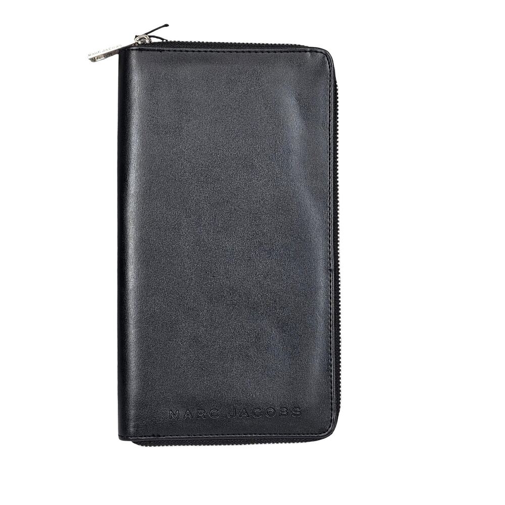 MARC JACOBS PASSPORT & DOCUMENT ORGANIZER – FULL ZIP – FAUX LEATHER – BLACK